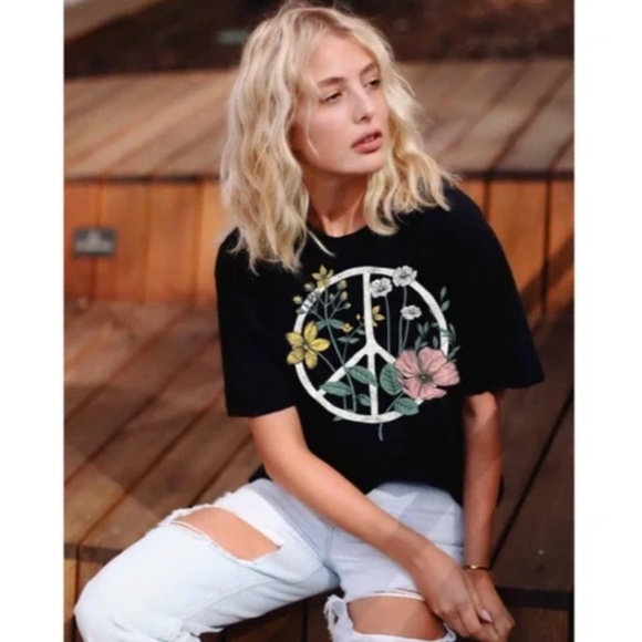Black Boho Floral Peace Sign Graphic Tee - Picture 1 of 3